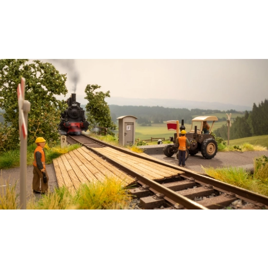 Noch 66811 Zestaw dekoracji wycinanych laserowo „Z prawej i lewej strony torów”